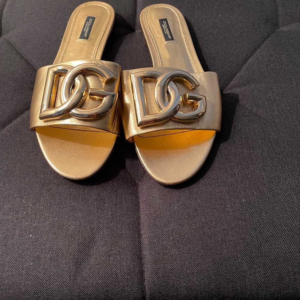 Dolce & Gabbana Bianca Metallic Gold Flat Sz 40